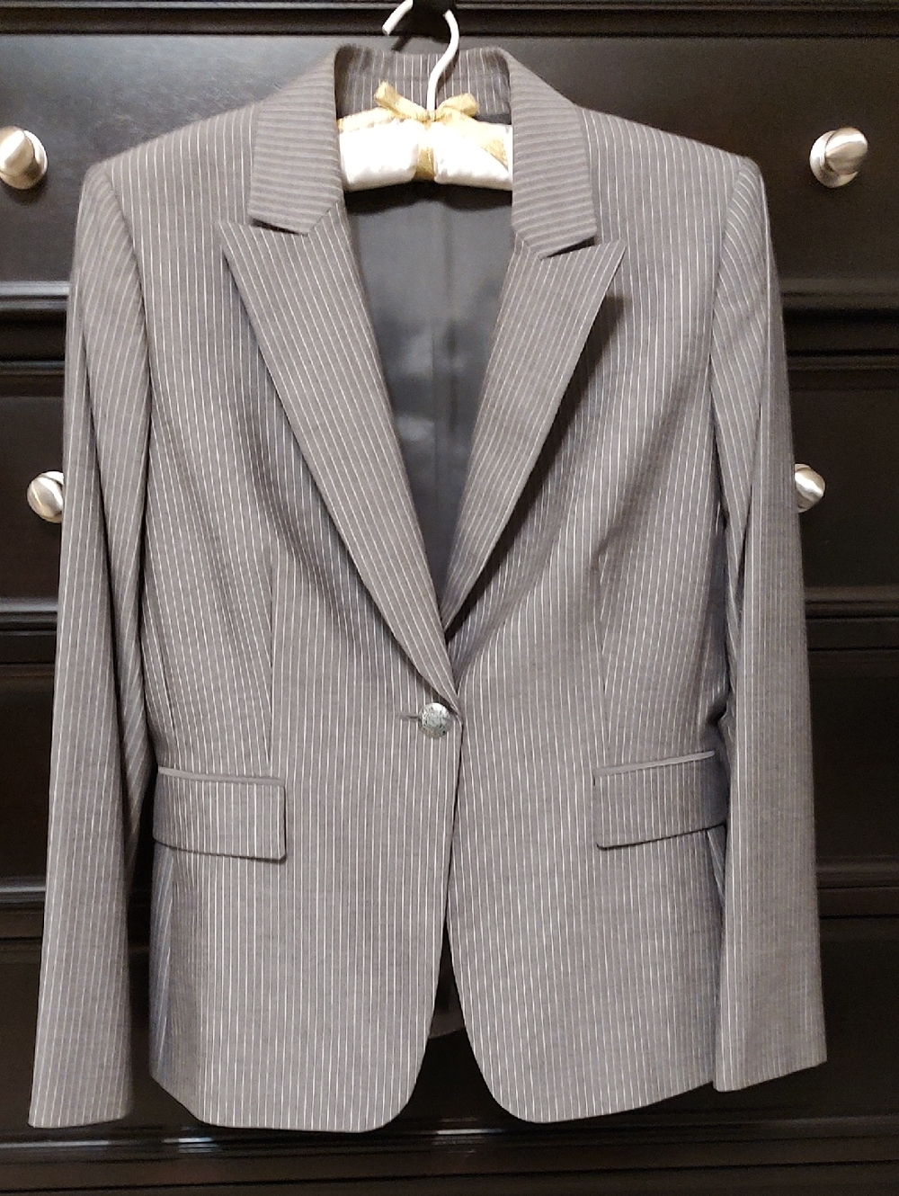 Tahari Arthur S Levine Suit, Size 8